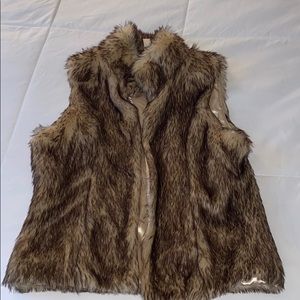 SOLD🛍 :Faux fur vest girls
